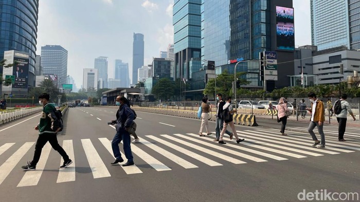 Waspada, Virus Omricon Mulai Merebak di Jakarta Situasi Covid-19 di Jakarta disebut memburuk pasca masuknya virus Corona varian Omicron yang diyakini lebih cepat menular dari varian sebelumnya, Jumat, (7/1/2022).