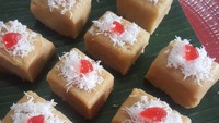 Punya stok singkong? Coba bikin getuk. Rasanya yang pulen legit sudah pasti jadi favorit anggota keluarga. Supaya makin istimewa, padukan getuk dengan gula aren. Terakhir, taburi dengan parutan kelapa. Bahan dan cara membuatnya ada di resep ini. Foto: detikfood