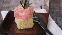 Ongol-ongol adalah jajanan pasar khas Jawa Barat. Bisa dibuat dari tepung sagu, hunkwe, atau singkong. Teksturnya yang kenyal membuat ongol-ongol enak jadi teman minum kopi. Resep ongol-ongol dengan 3 bahan bisa dilihat di sini. Foto: iStock