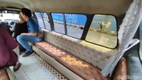 Keberadaan angkot ini menjadi viral di media sosial tiktok, setelah akun @Dewi Momoy mengunggah video angkot tersebut. Tak tanggung-tanggung, akun ini menyebutnya Angkot Sultan. 