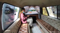 Jumat (7/1/2022), detikcom mencoba menjajal angkot 07 tersebut. Memang suasananya berbeda dari angkot lainnya, terasa lebih nyaman dan betah. Ongkos angkot ini pun sama dengan yang lainnya hanya Rp 4.000. 
