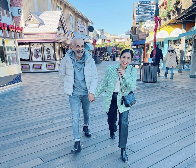 Bunga Zainal dan Sukhdev Singh mengawali perjalanan keluarga mereka saat tiba di San Fransisco, Amerika Serikat. Keduanya mengitari California hingga menantikan pergantian tahun di New York. Foto: dok. Instagram @bungazainal05