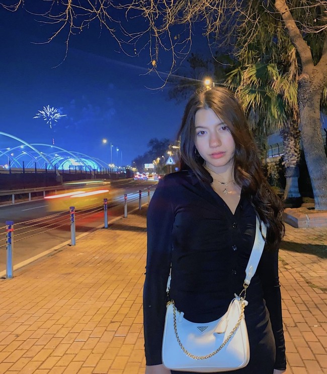 Cassandra Lee menunggu detik-detik pergantian tahun bersama kedua orang tuanya di Istanbul, Turki. Dia lalu melanjutkan perjalanannya ke Mesir. Foto: dok. Instagram @cassandraslee