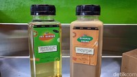 Kami mencicipi menu Eskopsu Vegan dan Fat Burner. Untuk es kopi susunya sendiri rasanya sebenarnya tidak jauh berbeda dengan es kopi susu pada umumnya. Ada juga minuman yang bernama Fat Burner yang diklaim mampu membantu mengurangi lemak di dalam tubuh. Foto: detikcom/Diah Afrilian