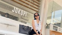 Sebagai mantan Asdos dan lulusan terbaik HI Unpar yang berjuang di setiap prosesnya, aku ga suka sama becandaan kayak gini. Semoga gak diulangin lagi ya dik. Tapi sorry bgt, kayaknya bakal obrolin ke salah satu dosen yang aku kenal supaya at least kamu ditegur, tulis Natya pada akun Instagramnya. Foto: Instagram/natyashina
