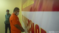 Diketahui sebanyak 12 orang korban telah membayar uang sebesar Rp 15 hingga Rp 35 juta.