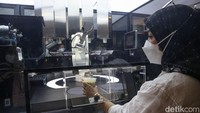Robot Barista ini juga instagrammable spot yang sangat menarik, untuk dapat menjadi sarana anak muda di Jakarta dan sekitarnya, untuk swafoto
