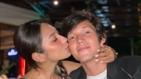 Mereka baru saja memadu kasih dan terlihat makin mesra setiap harinya. Foto: Instagram/ Dinda Kirana