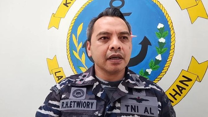 Komandan Lanal Tanjungbalai Asahan (TBA) Letkol Laut (P) Robinson Hendrik Etwiory. (Perdana R / detikcom)