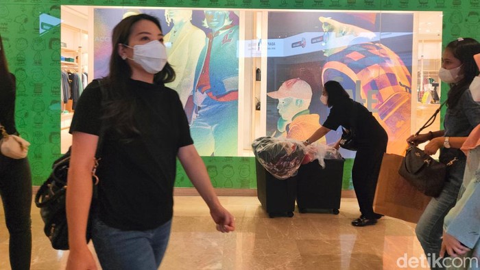 Asosiasi Pengusaha Pusat Perbelanjaan Indonesia (APPBI) memperkirakan kunjungan masyarakat ke pusat perbelanjaan tahun ini akan naik sekitar 80-90 persen.