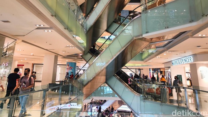 Asosiasi Pengusaha Pusat Perbelanjaan Indonesia (APPBI) memperkirakan kunjungan masyarakat ke pusat perbelanjaan tahun ini akan naik sekitar 80-90 persen.