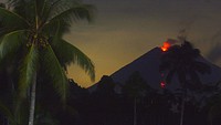 Pusat Vulkanologi dan Mitigasi Bencana Geologi (PVMBG) menyatakan Gunung Semeru berstatus level tiga atau siaga dan mengimbau masyarakat untuk tidak beraktivitas di radius 13 kilometer dari puncak Gunung Semeru.