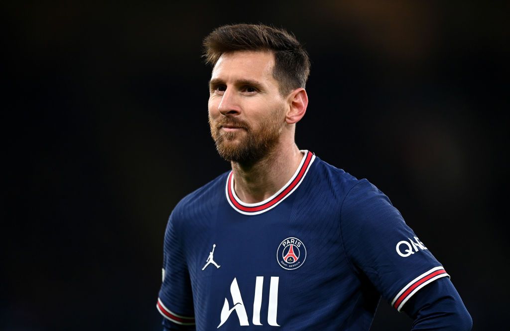 MANCHESTER, ENGLAND - NOVEMBER 24:  Lionel Messi of Paris Saint-Germain looks on during the UEFA Champions League group A match between Manchester City and Paris Saint-Germain at Etihad Stadium on November 24, 2021 in Manchester, England. (Photo by Shaun Botterill/Getty Images)