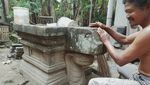 Melihat Lebih Dekat Batu Yoni Berkepala Naga di Klaten