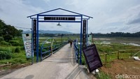 Disebut Bucin karena jembatan ini menghubungkan Kambung Bunder dan Kampung Cimonyet. Jembatan ini membelah aliran Sungai Citarum yang mengalir ke Waduk Saguling. (Whisnu Pradana/detikcom)