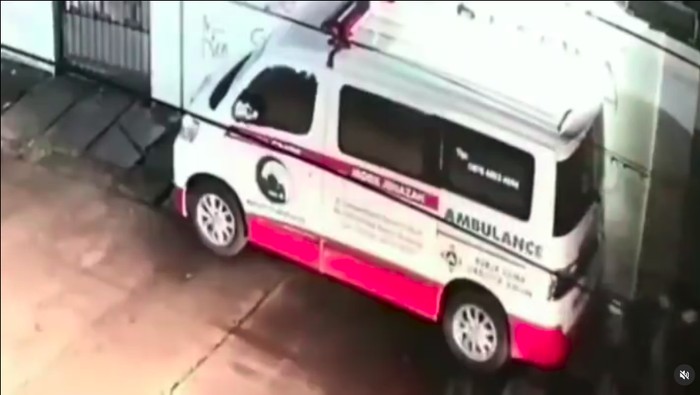 Mobil ambulans yang dicuri spionnya di Tanjung Priok, Jakut