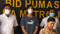 Dalam kesempatan itu, Naufal Samudra menyampaikan agar generasi muda jangan macam-macam dengan narkoba. Foto: Palevi/detikHOT