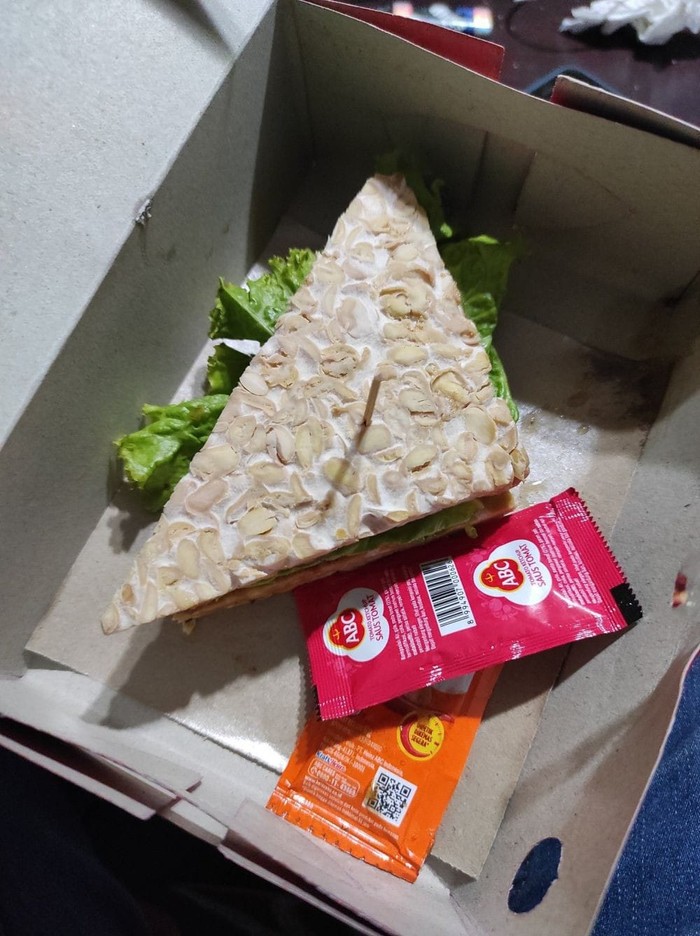 Beli Makan Secara Terpisah, Netizen Ini Justru Repotkan Diri Sendiri