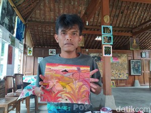Berkenalan dengan Pelukis Kaca dari Magelang, Perdana Melukis Wayang