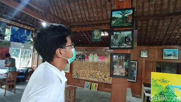 Pelukis kaca Nugroho dari Magelang, Jawa Tengah
