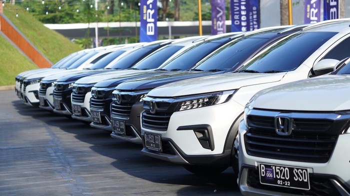 Penyerahan pertama Honda BR-V ke tangan konsumen di Indonesia.