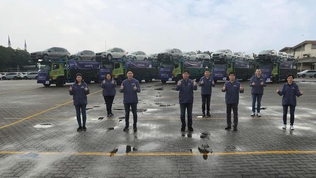 Penyerahan pertama Honda BR-V ke tangan konsumen di Indonesia.