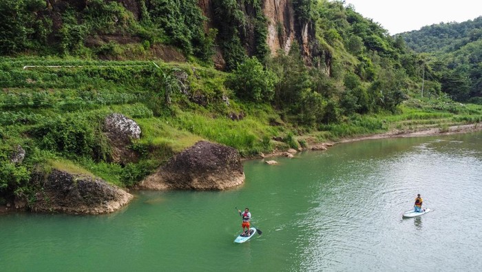 POTENSI WISATA ALAM SELOPAMIORO Pengunjung bermain
