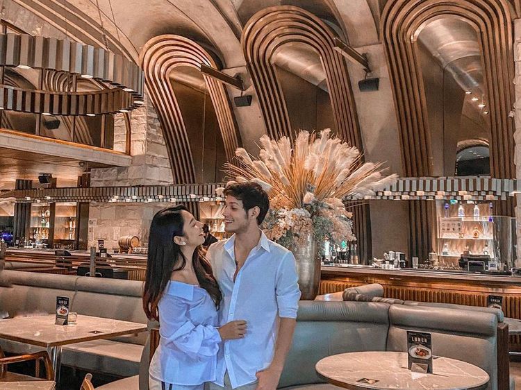 Romantisnya Dinda Kirana dan Naufal Samudra Saat Makan di Restoran
