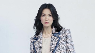 Pesona Song Hye Kyo Setelah Potong Rambut, Bikin Pangling Makin Awet Muda