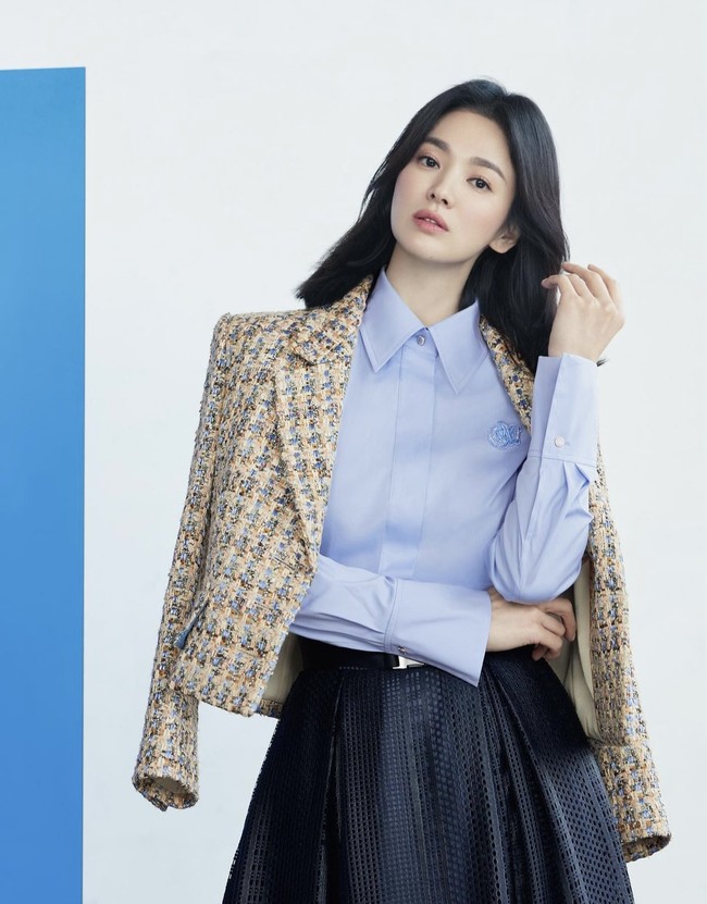 Mantan istri Song Joong Ki itu pernah tampil dengan potongan rambut yang lebih pendek dalam drama Korea Encounter. Kala itu, dia berperan sebagai CEO hotel mewah. Foto: dok. Instagram michaachannel