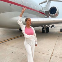 Sumber mengatakan jika prosesinya digelar secara private dan dihadiri orang-orang terdekat. Dilaporkan bahwa mereka mengadakan pesta yang sederhana tapi bisa dibilang mewah dengan dresscode serba putih. Foto: Instagram @taylorwardx