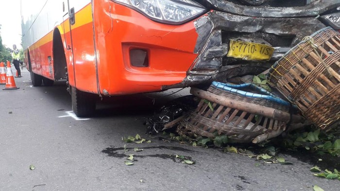 tewas ditabrak truk