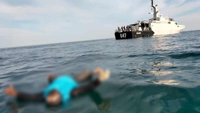 TNI AL temukan mayat diduga TKI ilegal mengapung di Sumut (Foto: Dok TNI AL)