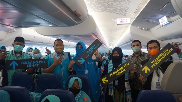 Lion Air ikut mengakomodir dalam pelaksanaan umrah. Maskapai ini terbang kembali perdana non-stop dari Jakarta ke Madinah efektif pada hari ini, 8 Januari 2022.