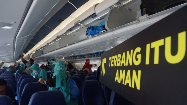 Lion Air Group tetap menerapkan semua ketentuan penerbangan yang berlaku selama masa waspada pandemi Corona Virus Disease 2019 (Covid-19). Untuk pemberangkatan dan pemulangan jemaah umrah dilakukan satu pintu melalui Asrama Haji Pondok Gede Lion Air Group tetap menerapkan semua ketentuan penerbangan yang berlaku selama masa waspada pandemi Corona Virus Disease 2019 (Covid-19). Untuk pemberangkatan dan pemulangan jemaah umrah dilakukan satu pintu melalui Asrama Haji Pondok Gede
