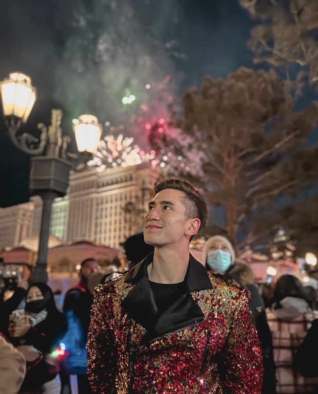 Setelah tiba di Los Angeles, Verrell Bramasta menjajal San Fransisco dan Lake Tahoe. Namun, ia memilih untuk merayakan tahun baru bersama keluarga di Las Vegas. Foto: dok. Instagram @bramastavrl
