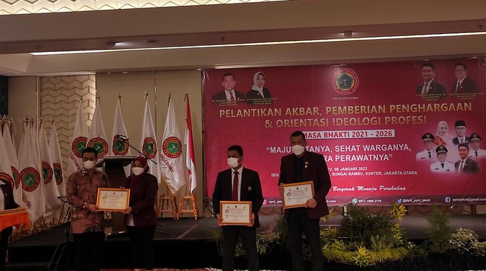 Wagub DKI Jakarta Ahmad Riza Patria lantik PPNI Jakut (Foto: Azhar/detikcom)