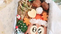 Ide membuat bento seperti ini sebenarnya bisa jadi trik para ibu untuk menghasilkan makanan yang menarik. Cetakan dan alat untuk membuat bento pun banyak tersedia di pasaran.  Foto: Instagram @hitomi.1103