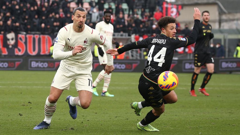 AC Milan Puncaki Klasemen Usai Tumbangkan Venezia