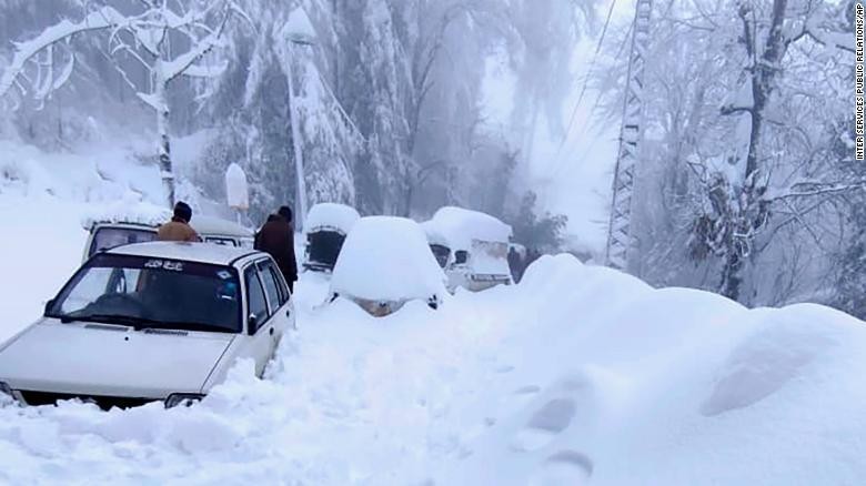 Badai salju di Pakistan