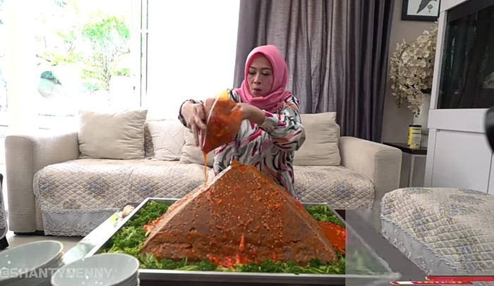 5 Bakso Ekstrem yang Dicoba Shanty Denny Si Ratu Bakso