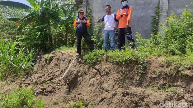 bibir bengawan solo di lamongan sliding