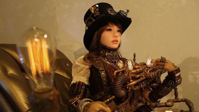 Tren adopsi boneka arwah yang dilakukan kalangan artis Indonesia hebohkan netizen. Sementara itu boneka seks lebih dulu hebohkan warga dunia, termasuk Jepang.