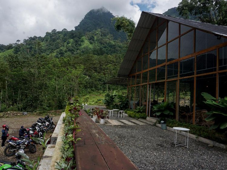 Kedai Kayoe Kopi, Tempat Ngopi dengan View Hutan nan Hijau