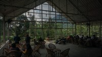 Kreativitas itu menjadi cuan bagi desa, dengan rata-rata pendapatan kedai mencapai Rp 25 juta per bulan. ANTARA FOTO/Harviyan Perdana Putra/rwa(ANTARA FOTO/Harviyan Perdana Putra)