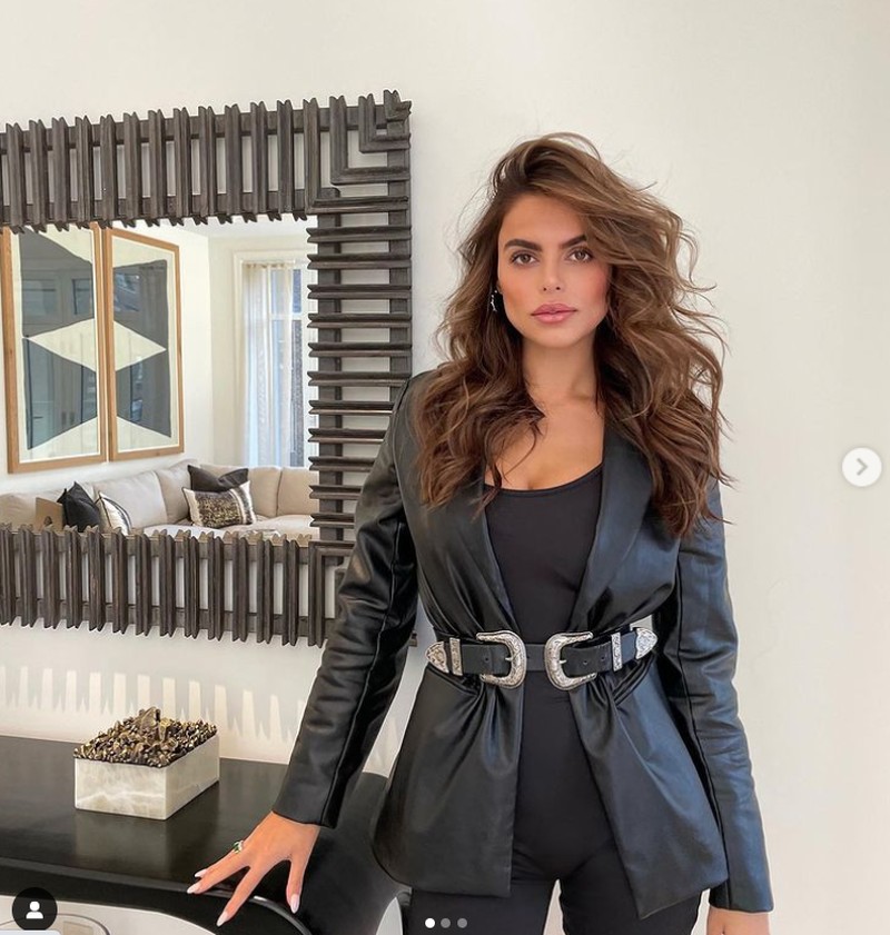 fotoinet Brooks Nader, Model Cantik Yang Dikuntit Dengan AirTag Apple