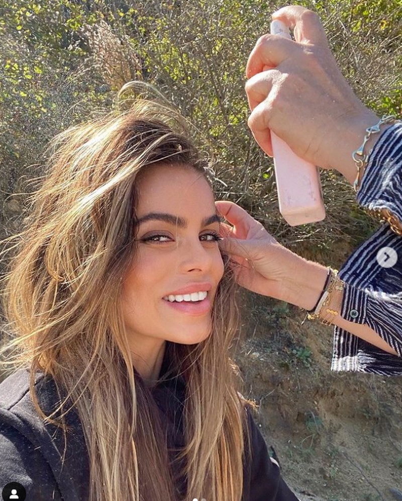 fotoinet Brooks Nader, Model Cantik Yang Dikuntit Dengan AirTag Apple