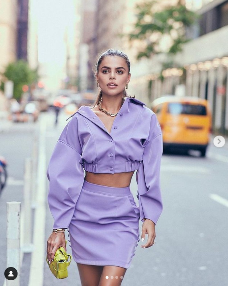 fotoinet Brooks Nader, Model Cantik Yang Dikuntit Dengan AirTag Apple