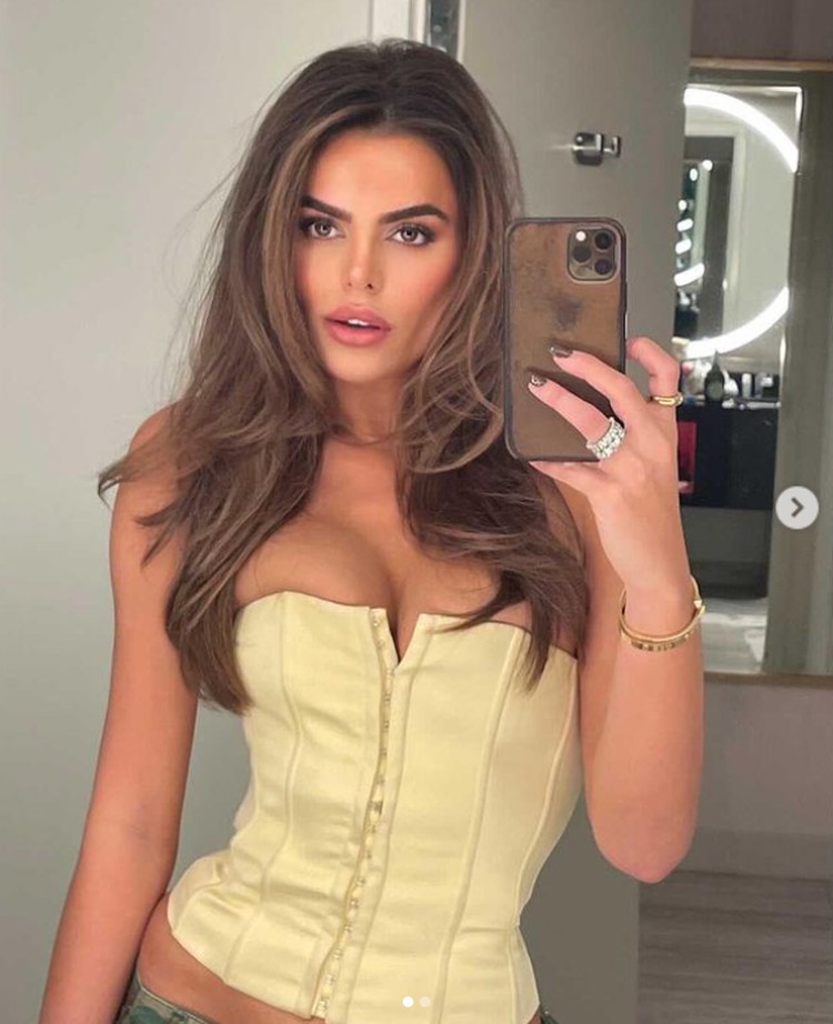 fotoinet Brooks Nader, Model Cantik Yang Dikuntit Dengan AirTag Apple fotoinet Brooks Nader, Model Cantik Yang Dikuntit Dengan AirTag Apple