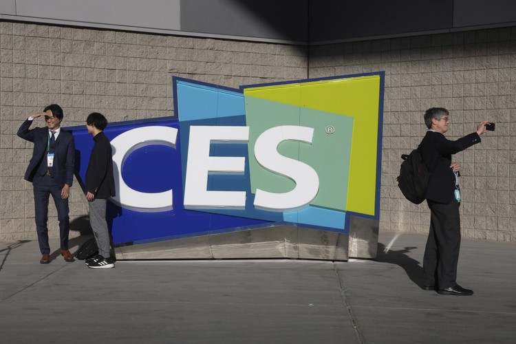 Gadget Show Attendees make their way through the Central Hall of the Las Vegas Convention Center prior to the CES tech show Tuesday, Jan. 4, 2022, in Las Vegas. The show runs from January 5-7. (AP Photo/Joe Buglewicz)